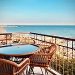 Beachfront Havana דירה